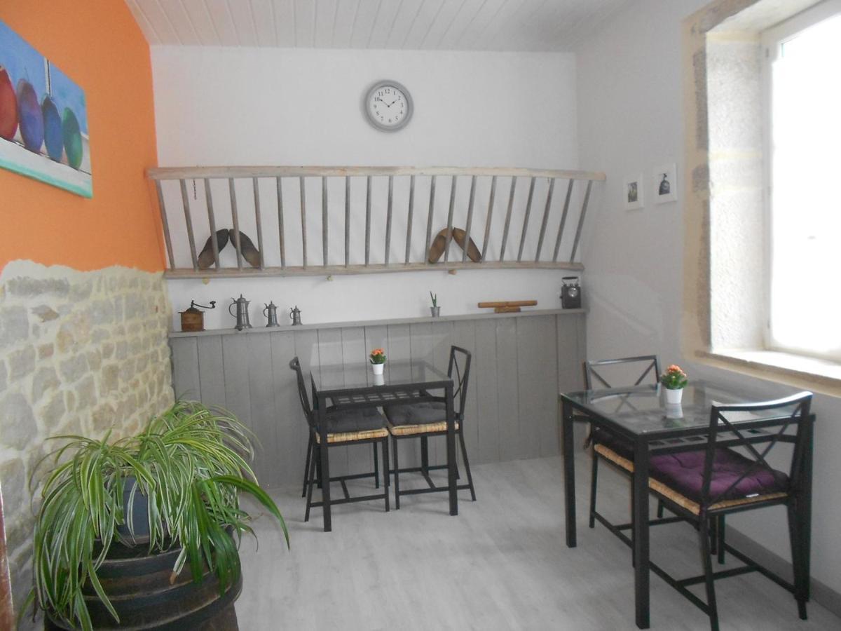 Bed and Breakfast Litdevin Uchizy Exterior foto