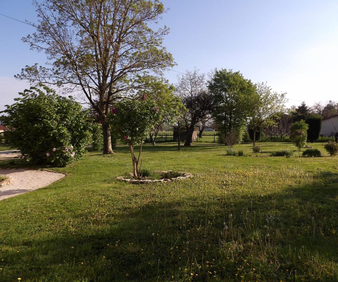Bed and Breakfast Litdevin Uchizy Exterior foto